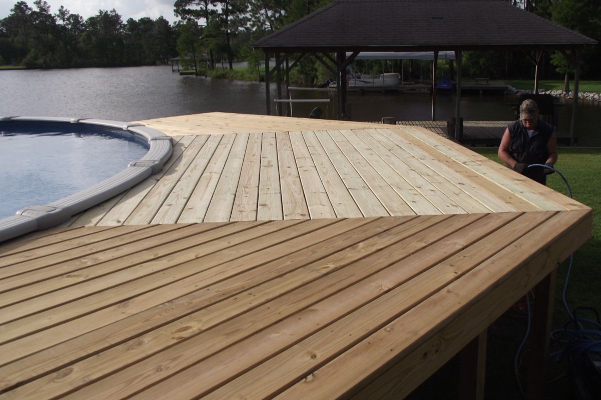 ¿Por qué los decks de madera plástica duran más en climas extremos?